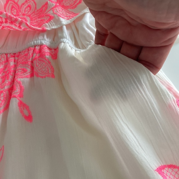 AQUA BLOOMINGDALES HOT PINK AN OFF WHITE EMBROIDERED ROMPER WITH POCKETS BARBIE - Picture 3 of 10